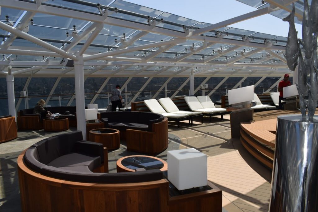 MSC Meraviglia YC pool deck
