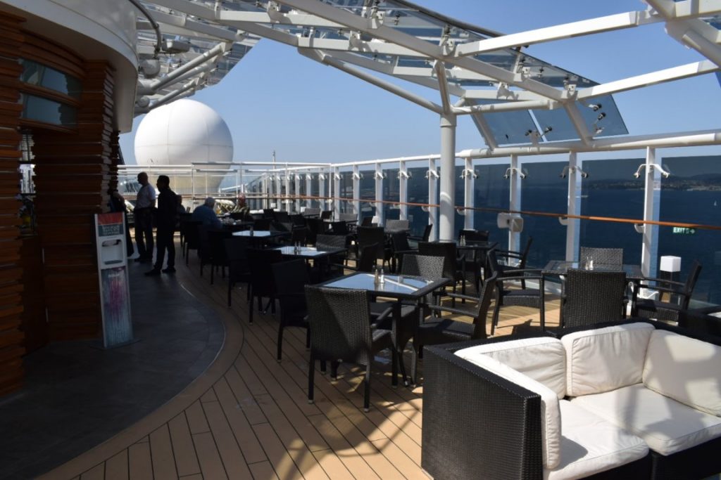MSC Meraviglia YC pool deck