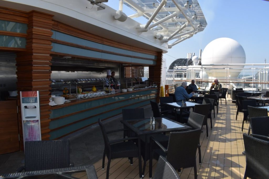MSC Meraviglia YC pool deck