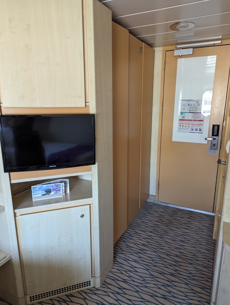 Entrnace to outside cabin
