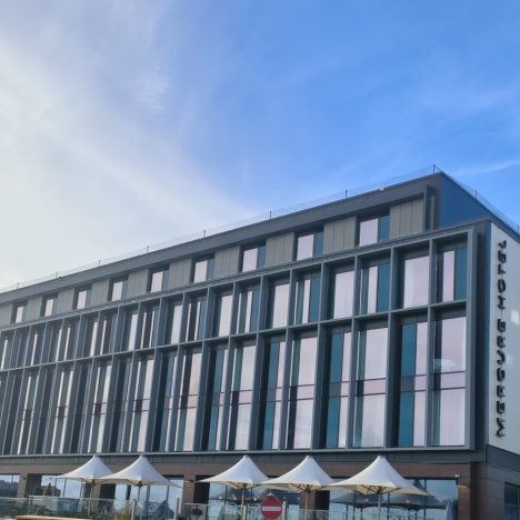 Which Premium Economy is Better: British Airways or American Airlines?