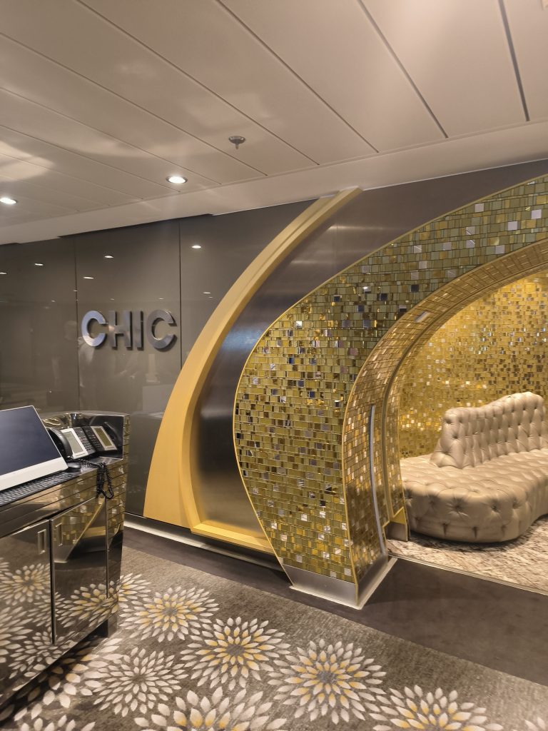 Chic Dining Room Entrance